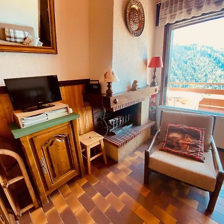Appartement 2 Pieces Sans Pretention Avec Balcon Et Parking - Fr-1-459-47 La Clusaz
